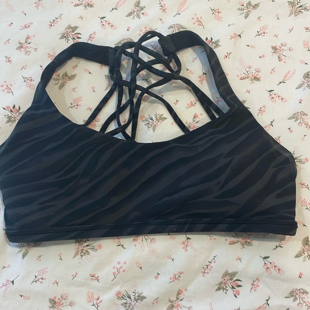 Lululemon size 4 zebra striped free to be sports bra